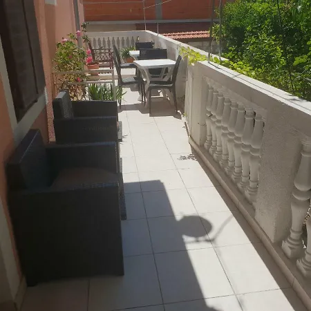 Πανσιόν Alisa Χβαρ