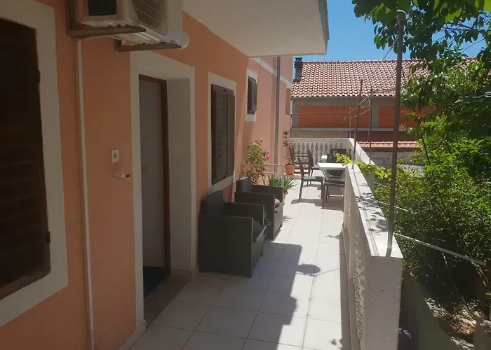 Alisa Gostinjska kuća Hvar Town